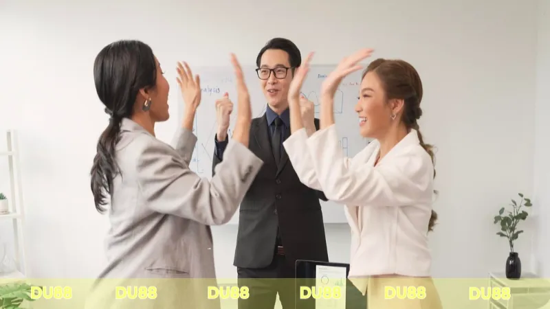 Nằm mơ thấy đồng nghiệp đánh con gì